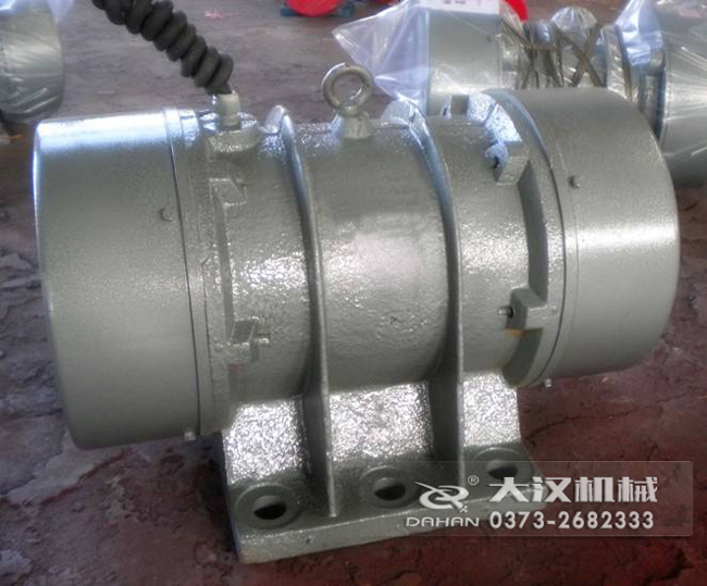 VB振動(dòng)電機(jī)是靠偏心塊的振動(dòng)而造成的，振動(dòng)源所以偏心塊的角度和大小是比較重要的。