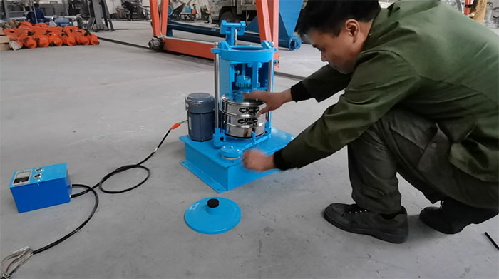 標(biāo)準(zhǔn)振篩機(jī)使用注意事項(xiàng)。